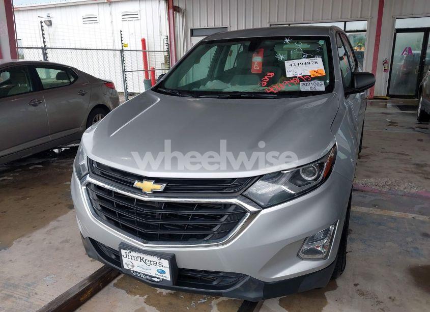 Photo 6 of 2018 Chevrolet Equinox LS (VIN 2GNAXHEV0J6350599)