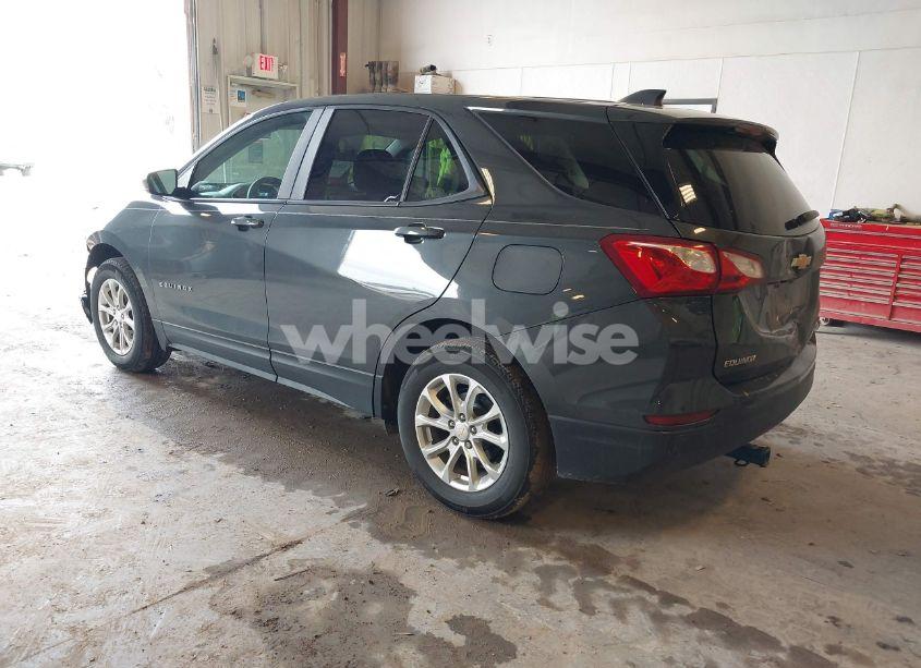 Photo 3 of 2021 Chevrolet Equinox FWD LS (VIN 2GNAXHEV0M6110957)