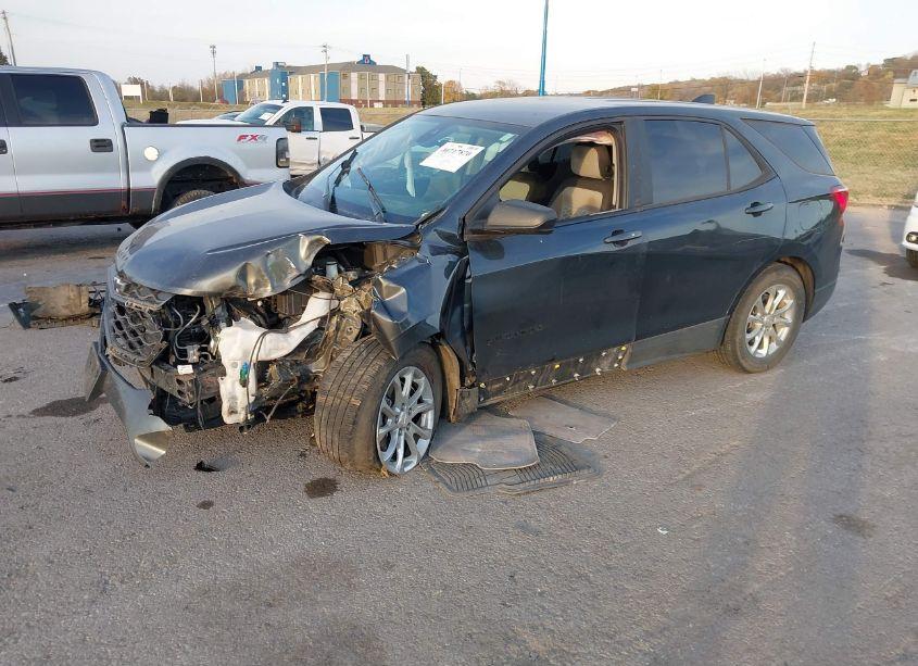 Photo 2 of 2021 Chevrolet Equinox FWD LS (VIN 2GNAXHEV0M6148883)