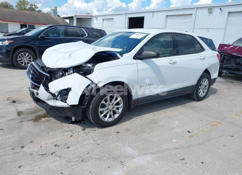 Photo 2 of 2018 Chevrolet Equinox LS (VIN 2GNAXHEV1J6134938)