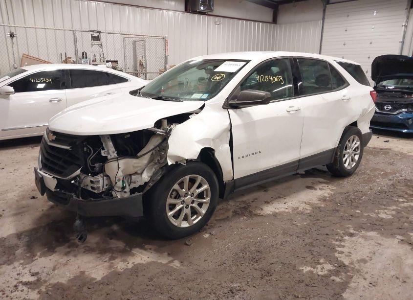 Photo 2 of 2018 Chevrolet Equinox LS (VIN 2GNAXHEV1J6152520)