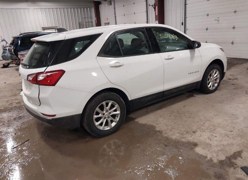 Photo 4 of 2018 Chevrolet Equinox LS (VIN 2GNAXHEV1J6152520)