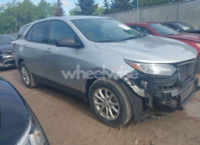 2018 Chevrolet Equinox LS (VIN 2GNAXHEV1J6176526) main photo