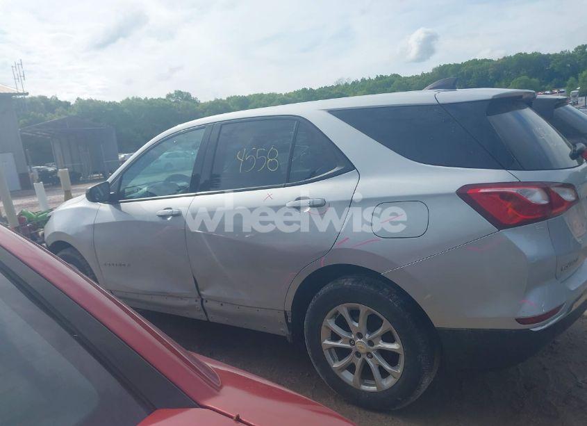 Photo 15 of 2018 Chevrolet Equinox LS (VIN 2GNAXHEV1J6176526)