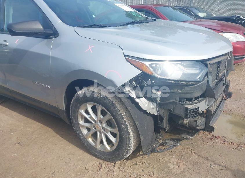 Photo 18 of 2018 Chevrolet Equinox LS (VIN 2GNAXHEV1J6176526)