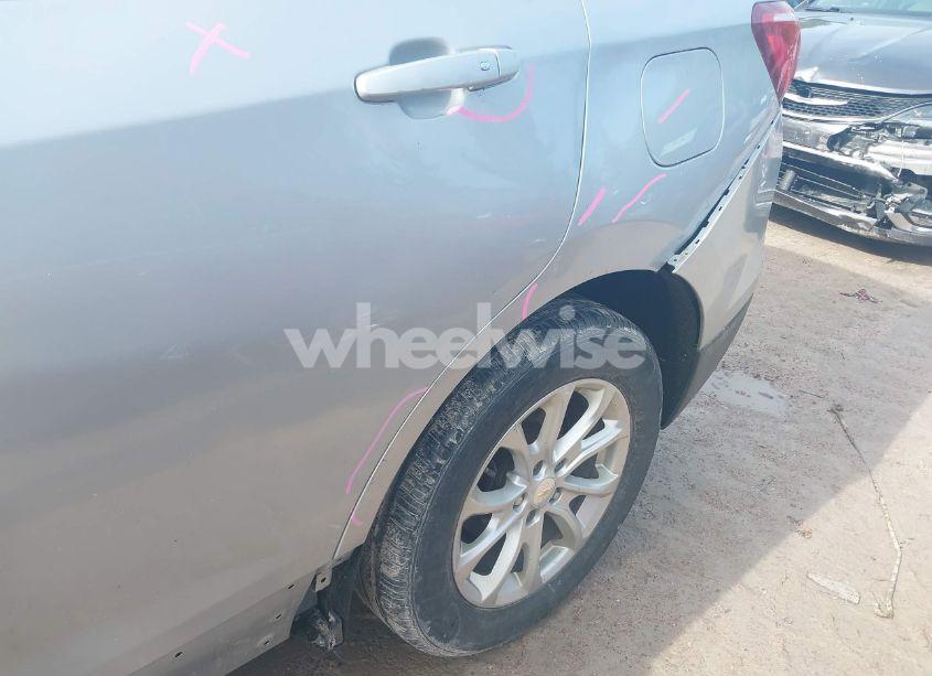 Photo 22 of 2018 Chevrolet Equinox LS (VIN 2GNAXHEV1J6176526)