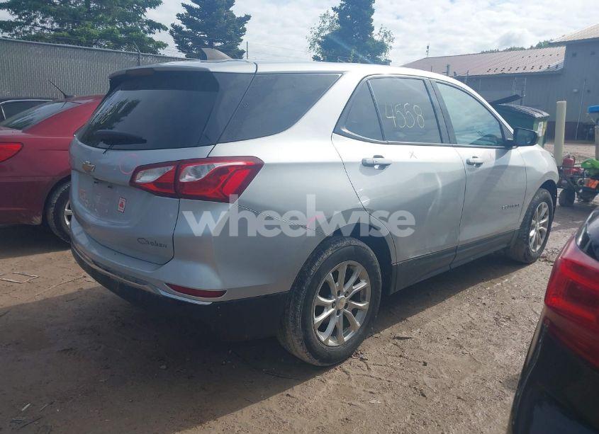 Photo 4 of 2018 Chevrolet Equinox LS (VIN 2GNAXHEV1J6176526)