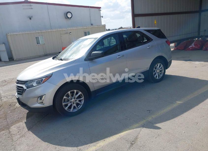 Photo 2 of 2019 Chevrolet Equinox LS (VIN 2GNAXHEV1K6182019)