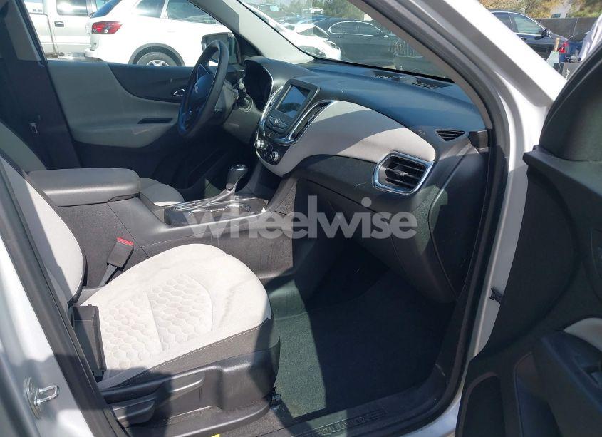 Photo 5 of 2019 Chevrolet Equinox LS (VIN 2GNAXHEV1K6182019)