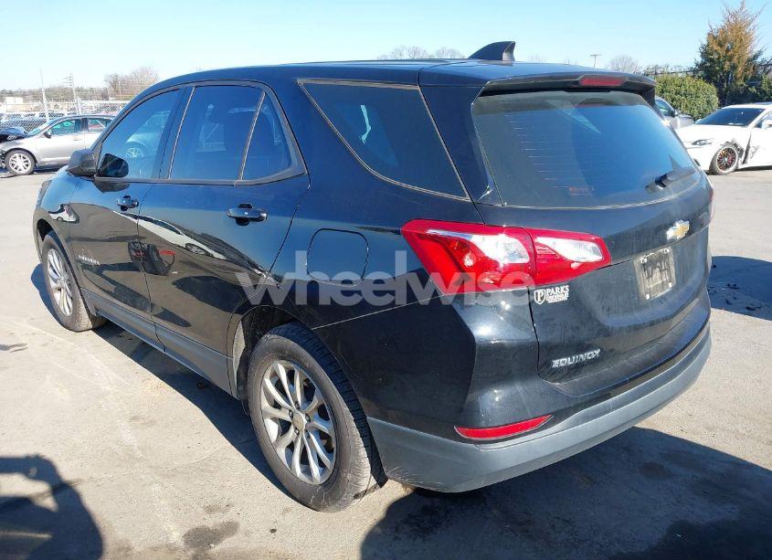Photo 3 of 2019 Chevrolet Equinox LS (VIN 2GNAXHEV1K6267507)