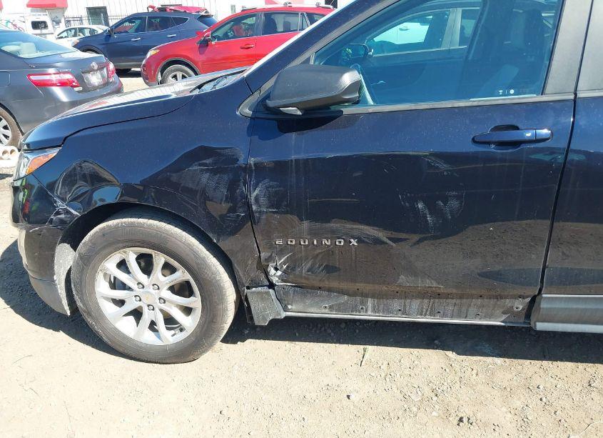 Photo 6 of 2020 Chevrolet Equinox FWD LS (VIN 2GNAXHEV1L6184340)