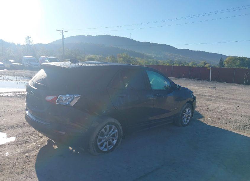 Photo 4 of 2020 Chevrolet Equinox FWD LS (VIN 2GNAXHEV1L6253835)