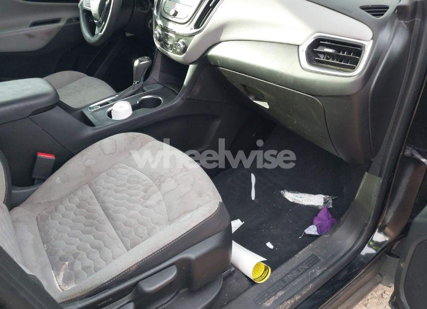 Photo 5 of 2020 Chevrolet Equinox FWD LS (VIN 2GNAXHEV1L6277942)