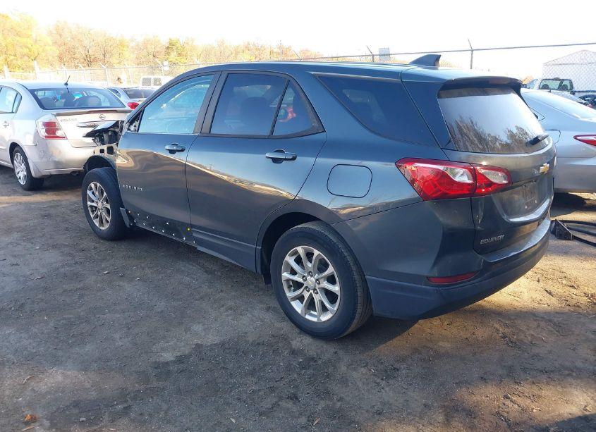 Photo 3 of 2021 Chevrolet Equinox FWD LS (VIN 2GNAXHEV1M6117271)