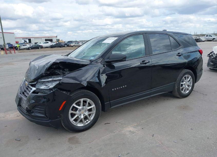 Photo 2 of 2022 Chevrolet Equinox FWD LS (VIN 2GNAXHEV1N6100777)