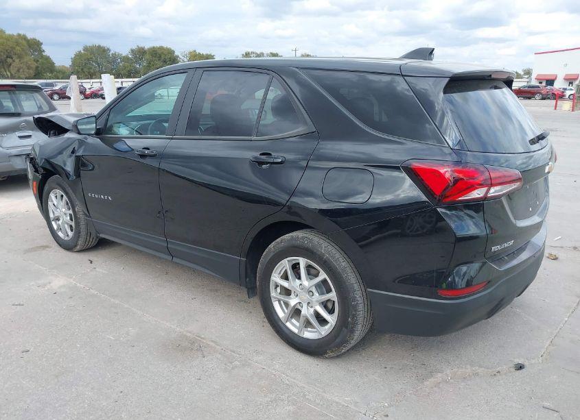 Photo 3 of 2022 Chevrolet Equinox FWD LS (VIN 2GNAXHEV1N6100777)