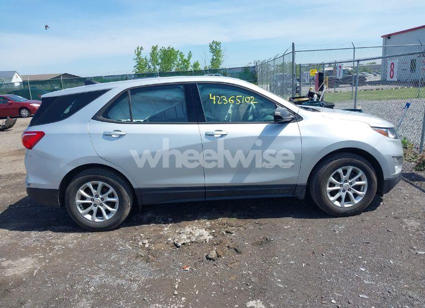Photo 13 of 2018 Chevrolet Equinox LS (VIN 2GNAXHEV2J6290373)