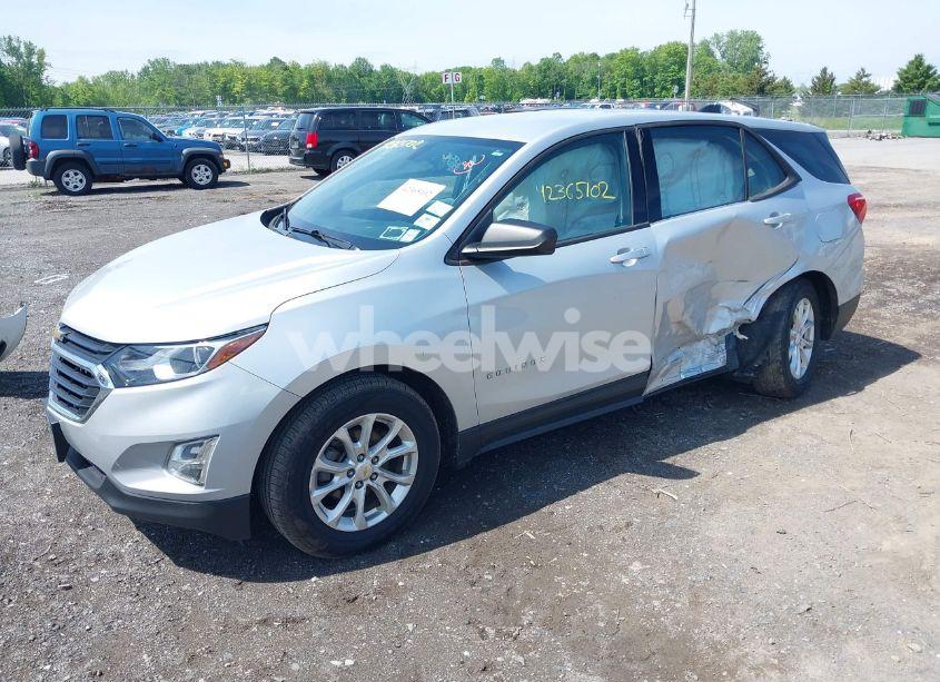 Photo 2 of 2018 Chevrolet Equinox LS (VIN 2GNAXHEV2J6290373)