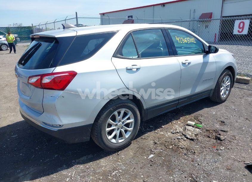 Photo 4 of 2018 Chevrolet Equinox LS (VIN 2GNAXHEV2J6290373)