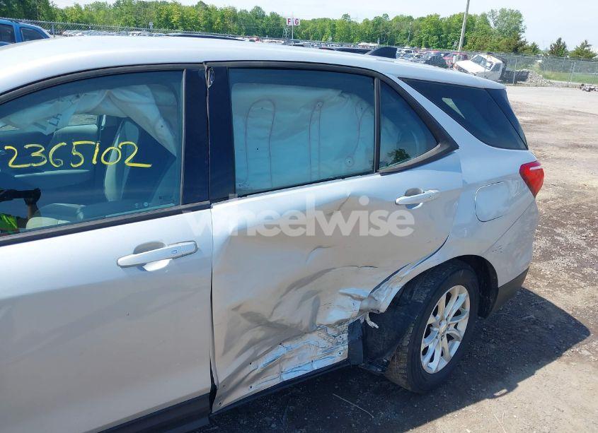 Photo 6 of 2018 Chevrolet Equinox LS (VIN 2GNAXHEV2J6290373)
