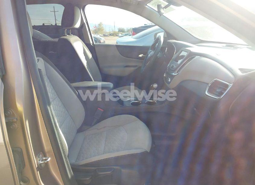 Photo 5 of 2019 Chevrolet Equinox LS (VIN 2GNAXHEV2K6215321)