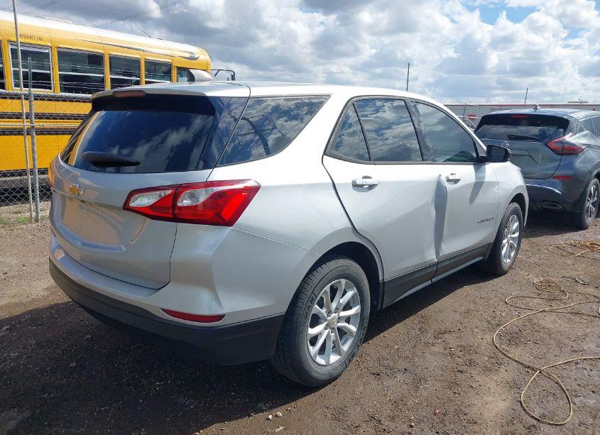 Photo 4 of 2019 Chevrolet Equinox LS (VIN 2GNAXHEV2K6226545)