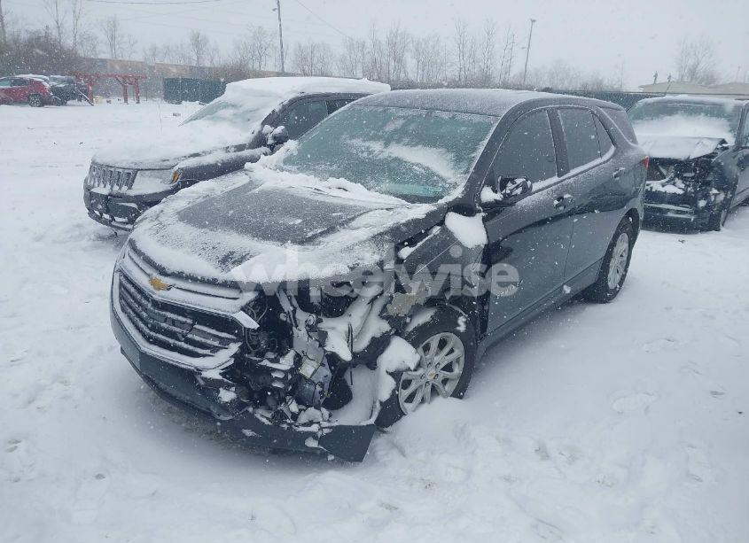 Photo 2 of 2020 Chevrolet Equinox FWD LS (VIN 2GNAXHEV2L6108576)