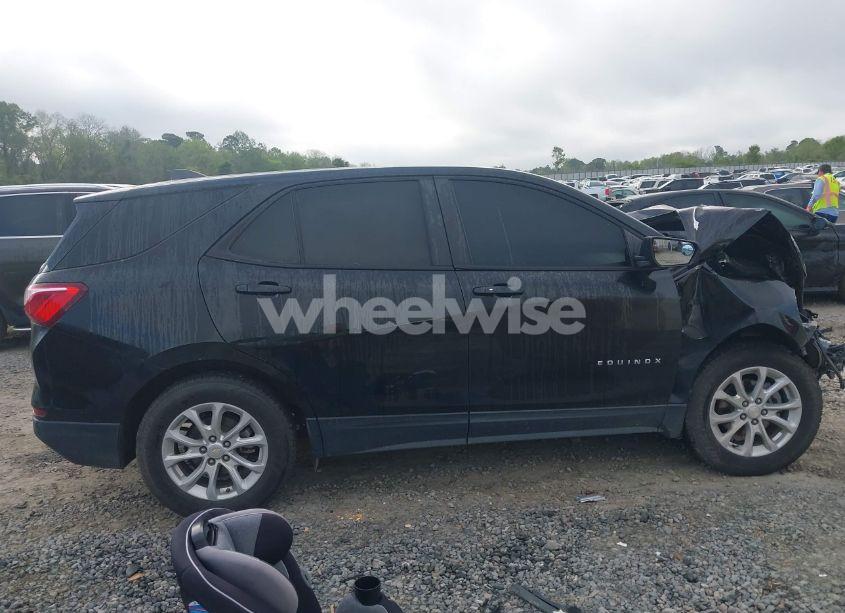 Photo 13 of 2020 Chevrolet Equinox FWD LS (VIN 2GNAXHEV2L6114670)