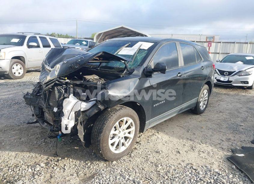 Photo 2 of 2020 Chevrolet Equinox FWD LS (VIN 2GNAXHEV2L6114670)