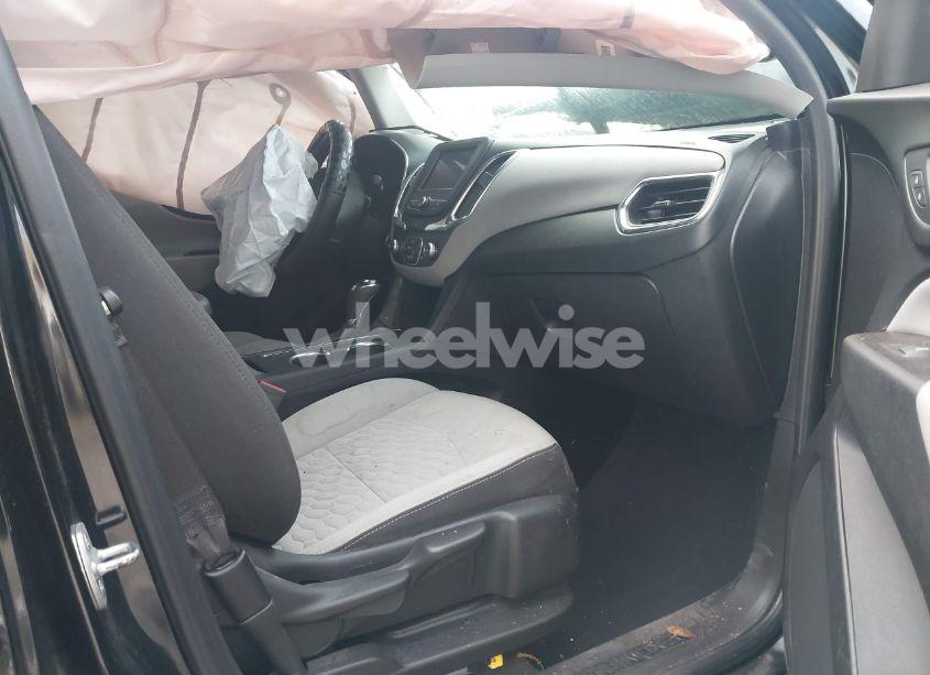 Photo 5 of 2020 Chevrolet Equinox FWD LS (VIN 2GNAXHEV2L6114670)