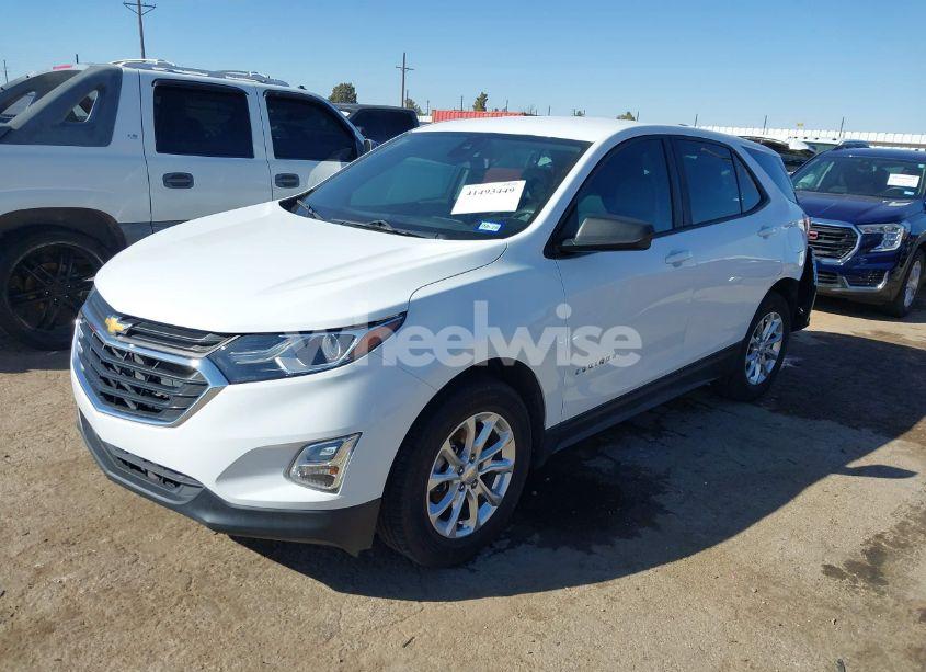 Photo 2 of 2020 Chevrolet Equinox FWD LS (VIN 2GNAXHEV2L6227616)