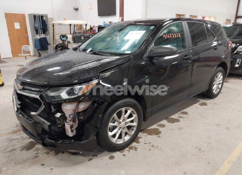 Photo 2 of 2020 Chevrolet Equinox FWD LS (VIN 2GNAXHEV2L6232525)