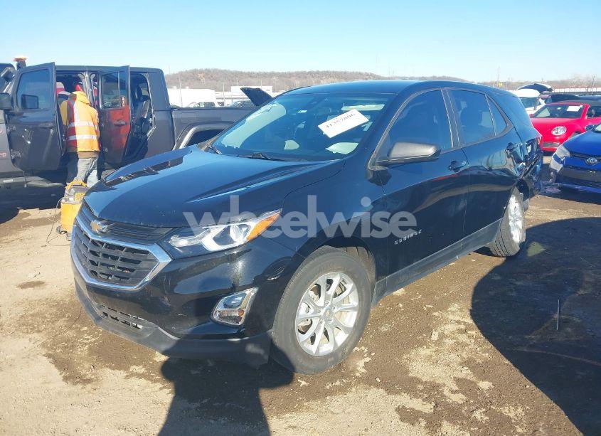 Photo 2 of 2020 Chevrolet Equinox FWD LS (VIN 2GNAXHEV2L6274676)