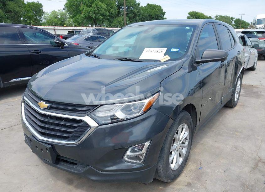 Photo 2 of 2020 Chevrolet Equinox FWD LS (VIN 2GNAXHEV2L6278338)