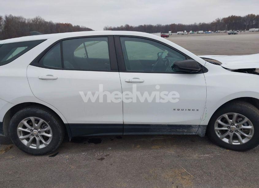 Photo 13 of 2021 Chevrolet Equinox FWD LS (VIN 2GNAXHEV2M6139330)