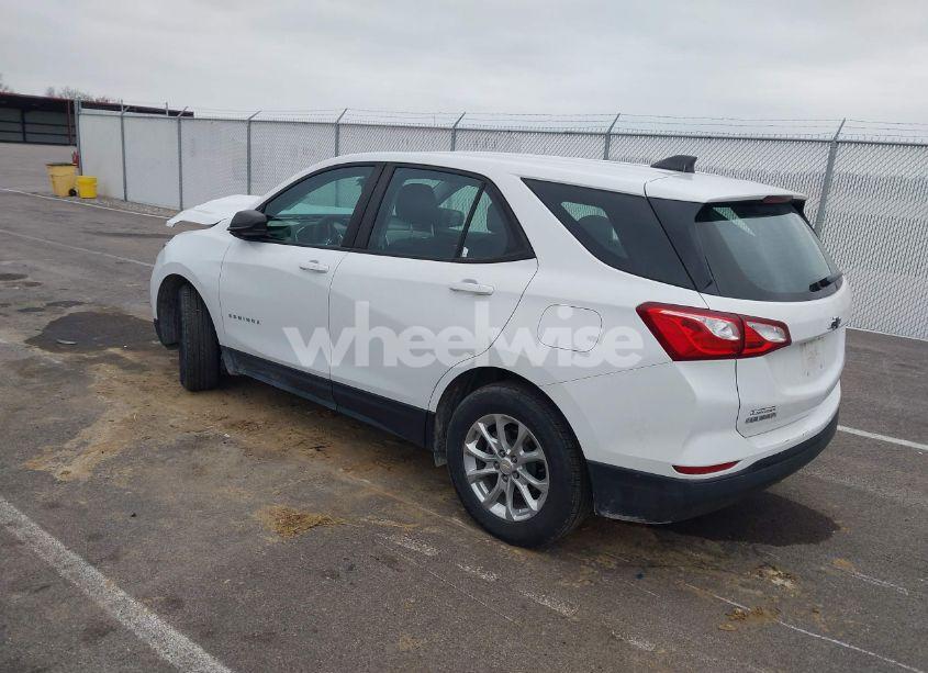Photo 3 of 2021 Chevrolet Equinox FWD LS (VIN 2GNAXHEV2M6139330)