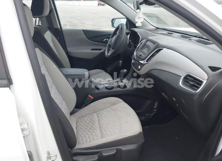 Photo 5 of 2021 Chevrolet Equinox FWD LS (VIN 2GNAXHEV2M6139330)