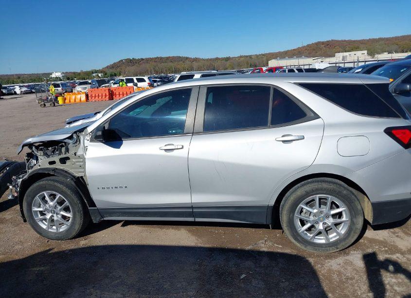 Photo 15 of 2022 Chevrolet Equinox FWD LS (VIN 2GNAXHEV2N6101937)