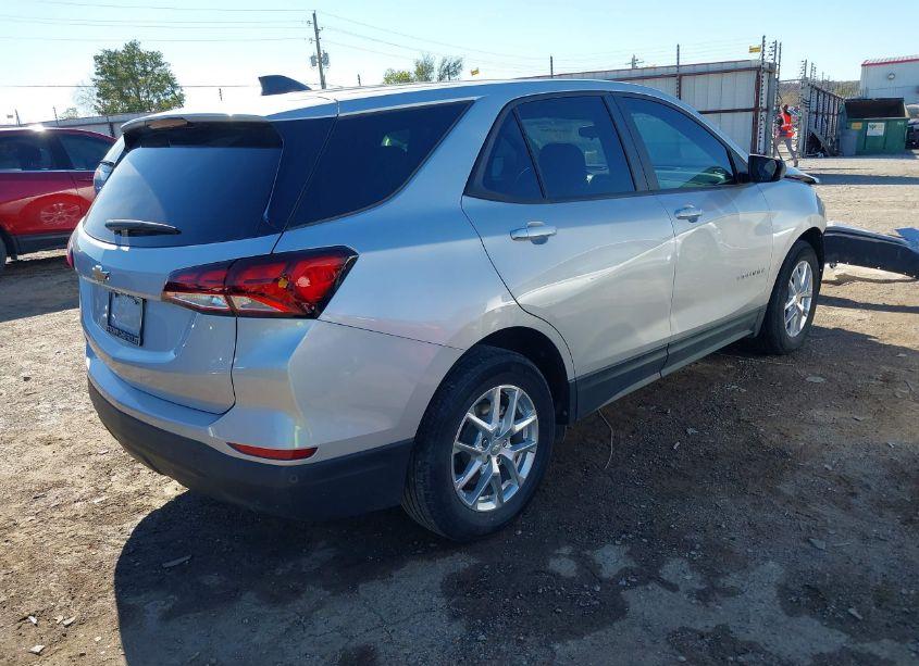 Photo 4 of 2022 Chevrolet Equinox FWD LS (VIN 2GNAXHEV2N6101937)