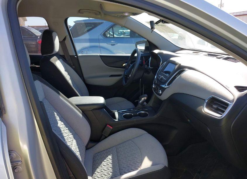 Photo 5 of 2022 Chevrolet Equinox FWD LS (VIN 2GNAXHEV2N6101937)