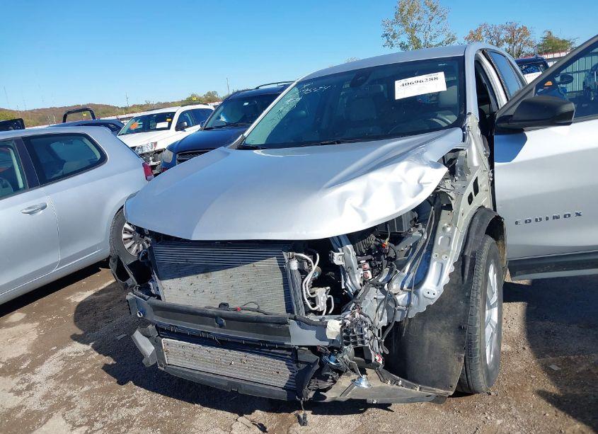 Photo 6 of 2022 Chevrolet Equinox FWD LS (VIN 2GNAXHEV2N6101937)