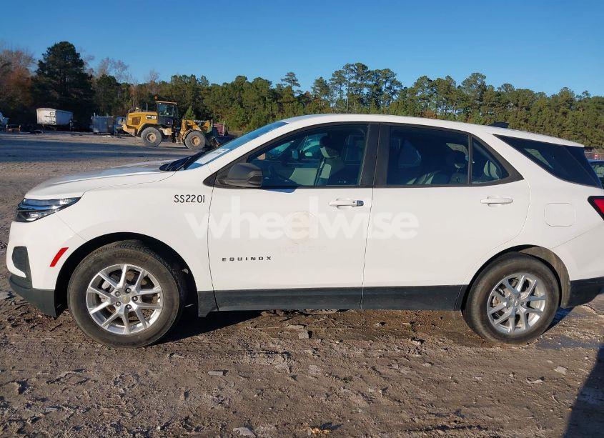 Photo 14 of 2022 Chevrolet Equinox FWD LS (VIN 2GNAXHEV2N6119368)