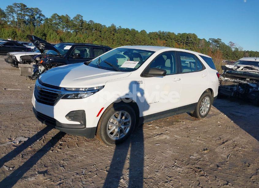 Photo 2 of 2022 Chevrolet Equinox FWD LS (VIN 2GNAXHEV2N6119368)