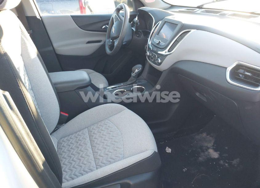 Photo 5 of 2022 Chevrolet Equinox FWD LS (VIN 2GNAXHEV2N6119368)