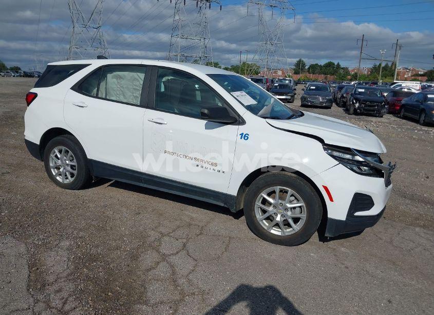 2022 Chevrolet Equinox FWD LS (VIN 2GNAXHEV2N6120200) main photo
