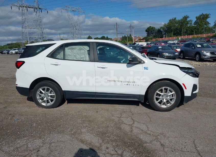 Photo 14 of 2022 Chevrolet Equinox FWD LS (VIN 2GNAXHEV2N6120200)