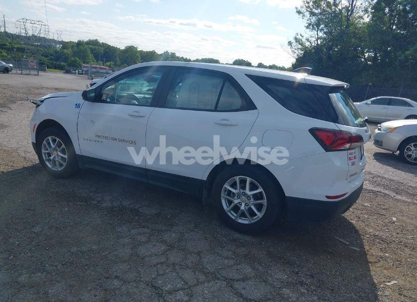 Photo 3 of 2022 Chevrolet Equinox FWD LS (VIN 2GNAXHEV2N6120200)