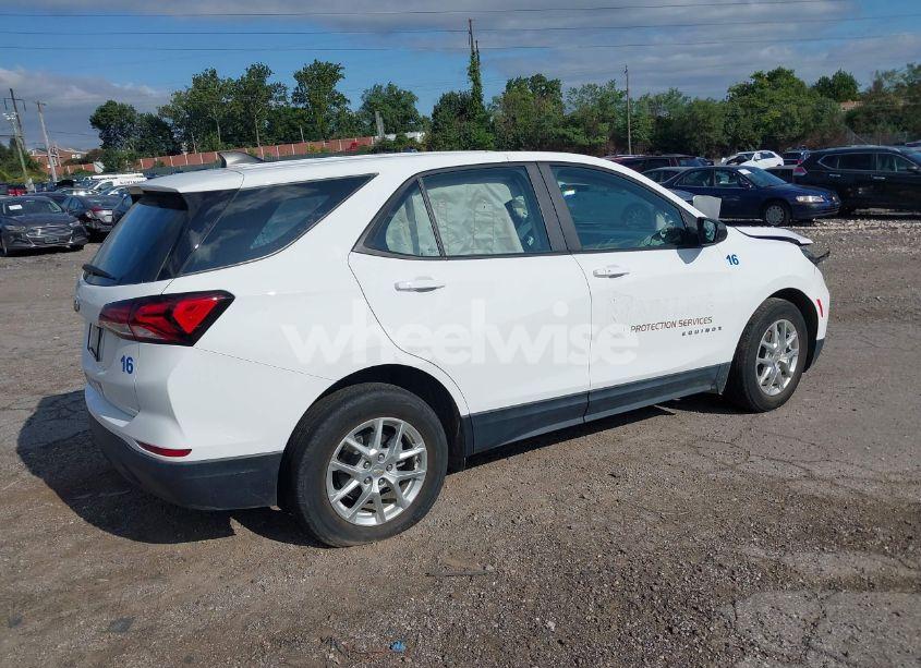 Photo 4 of 2022 Chevrolet Equinox FWD LS (VIN 2GNAXHEV2N6120200)