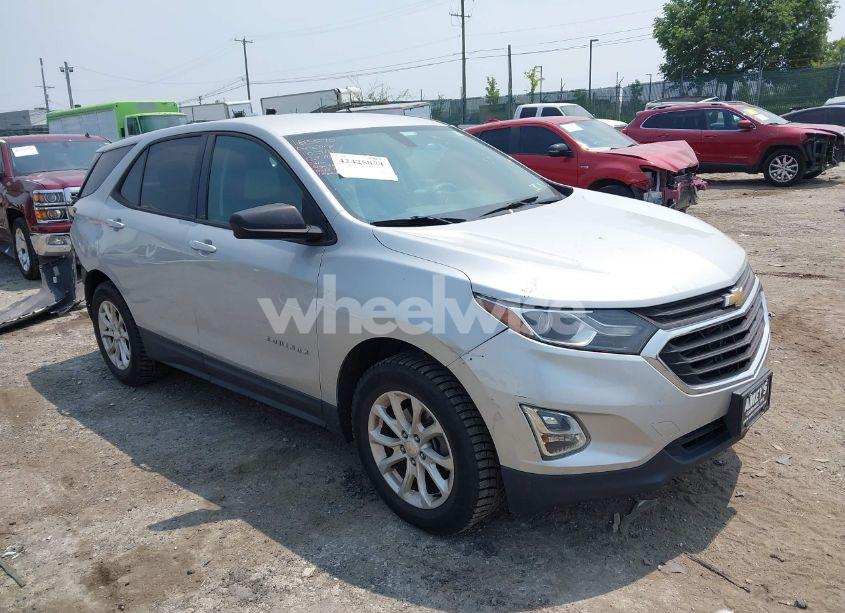 2018 Chevrolet Equinox LS (VIN 2GNAXHEV3J6228769) main photo