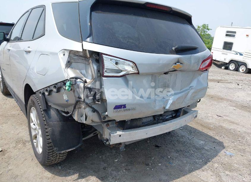 Photo 6 of 2018 Chevrolet Equinox LS (VIN 2GNAXHEV3J6228769)